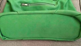 Väčšia zelená kabelka s dlhšími rúčkami - 12
