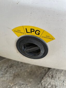 Hyundai i30 1.4, 74kw, LPG+benzín - 12