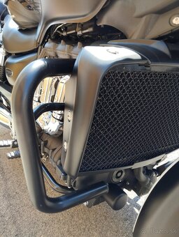 Triumph Rocket III Roadster - 12