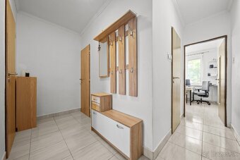 Predaj priestranný 2-izb. byt s parkovacím miestom, Pekná ul - 12