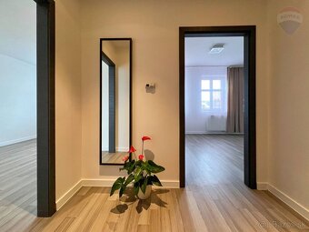 PRENÁJOM 2- izb. byt ul. Mierová Bojnice + park. státie - 12