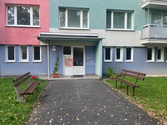 NA PRENÁJOM: 1i byt 40 m2, 4/5 posch. výťah, Beskydská 7. - 12