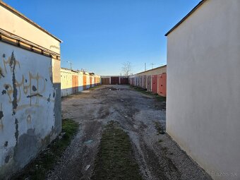 Garáž na Juhu „pri malej stanici“ – na Jarmočnej ul. - 12