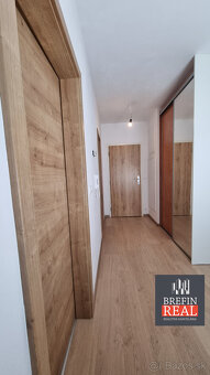 VEĽKÝ 2 izb. BYT, loggia + PARKOVACIE STÁTIE - 5,5 ročná NOV - 12