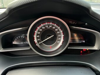 MAZDA 3 - 12