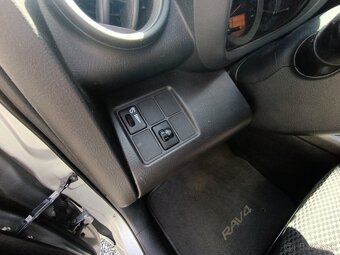Toyota RAV4 2.2D 4WD 100kW/136PS, 4×4, M6 - 12