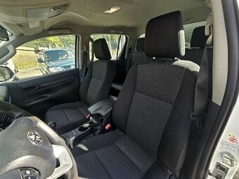 Toyota Hilux 2.4 L D-4D 4x4 - 12