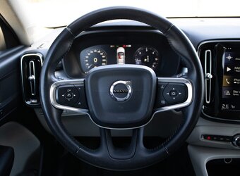 Volvo XC40 D4 Momentum (2018) - 12