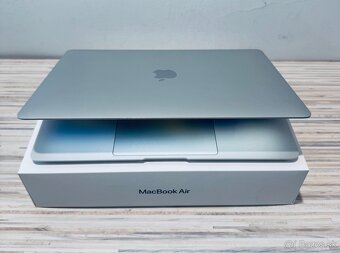 Macbook Air 13” i5 1,6GHz, 256GB SSD, 8GB RAM, top stav - 12