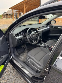 ŠKODA SUPERB COMBI 2.0 CR TDI DSG r.v. 2014 - 12