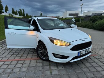 Ford Focus 1.5 EcoBoost ST-Line - 12