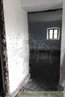 Kamenný domček pri Detve – rozpracovaná chalupa s veľkým p - 12