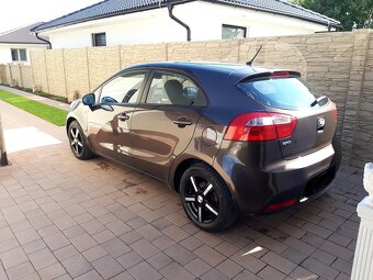 Kia Rio - 12
