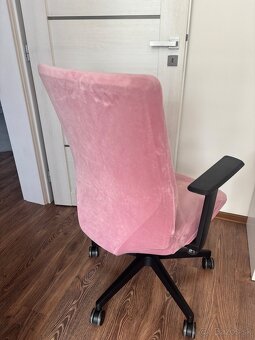 Kancelárska čierna stolička - 12