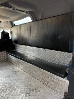 Land Rover Discovery 2.5 Td5 (2003), 90 kW, offroad špecial - 12