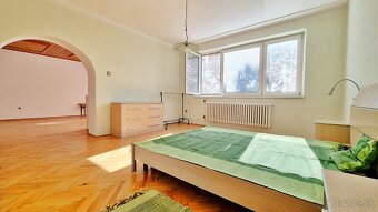Zaujímavý 5-izbový rodinný dom s garážou,  Seňa - 12