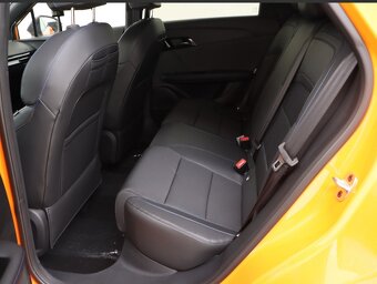 MG 4 LUXURY 64kwh - NOVÉ - MAX VÝBAVA - 12