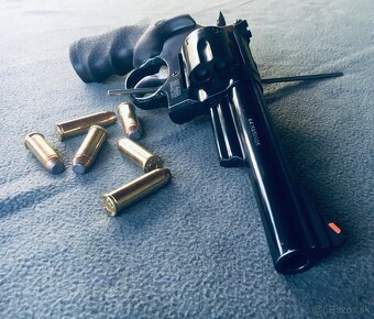 Revolver Smith&Wesson .44 Magnum - 12