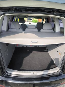 Volkswagen Touran - 12