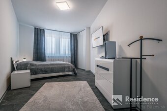 Dizajnový 3 izbový byt na predaj s garážovým státím - centru - 12