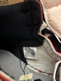 Jordan 1 Retro High OG Chicago Lost and Found - 12