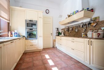 6 izbový rodinný dom 300 m2 so záhradou 1350 m2 Bernolákovo - 12