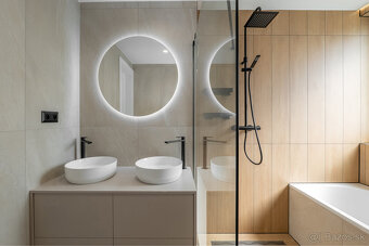 Dizajnový 3-izbový byt kompletne zariadený s garážou - 12