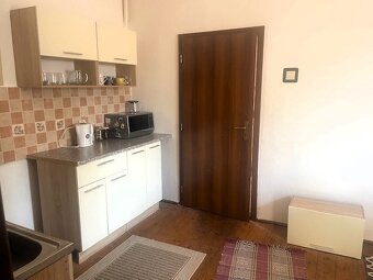 Prenájom zariadeného 2i rodinného domu v centre Brezna - 12