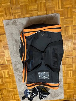 Hokejová výstroj - 12