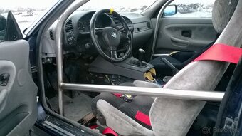 BMW 320 i rok 1993 - 12