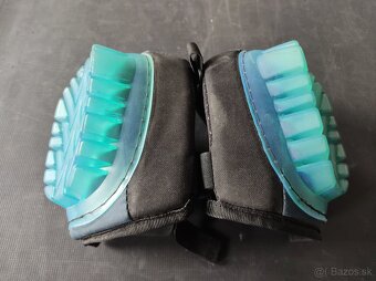 {33}  Chrániče kolien - 12