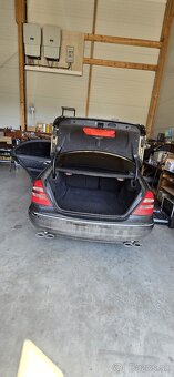 Mercedes-Benz W211 - 12