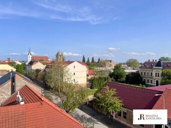 LUXUSNÝ NADŠTANDARDNE ZARIADENÝ BYT S GARÁŽOU V CENTRE - 12