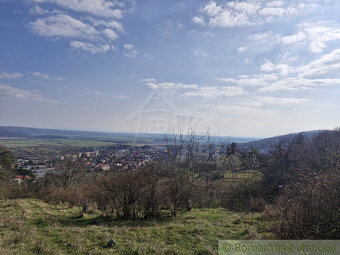Pozemok s pivničným domčekom - najkrajší výhľad v Pukanci - 12