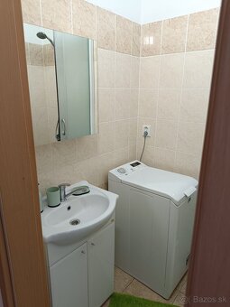 Prenájom- 2 izbový byt v centre mesta - 12