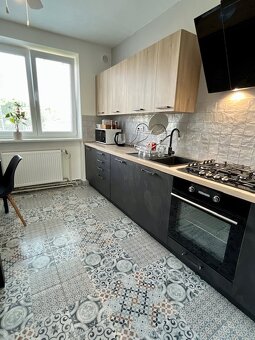 Veľký 3.izb.byt vo dvore, Za Ferenitkou, parkovanie vo dvore - 12