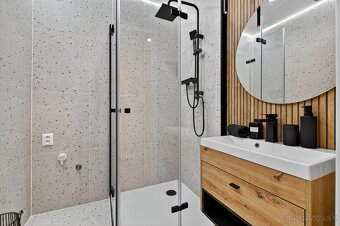 NA PREDAJ ŠTÝLOVÝ 3-IZBOVÝ BYT, KOMPLETNÁ REK., PETRŽALKA - 12