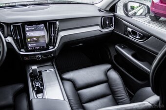 Volvo V60 B4 Inscription 2.0 benzín HEV 145 kW, 2022 - 12