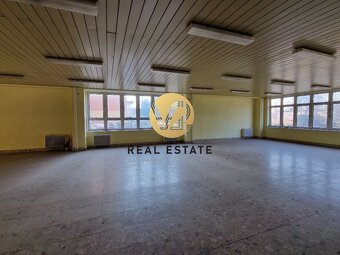 Na PREDAJ budova 3000m2 v Nitre - 12