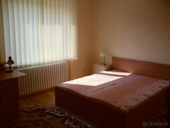 viacgeneračný rodinný dom -3 byty a 2 garáže -Martin Stráne - 12