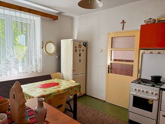 Rodinný dom s pekným pozemkom v Turčianskom Petre - 12