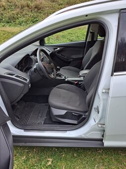 Ford Focus Combi 1.0 EcoBoost Rival X - rodinné auto - 12