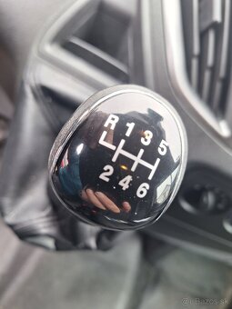 FORD TRANSIT CUSTOM 2,2TDCI KLÍMA ŤAŽNÉ - 12