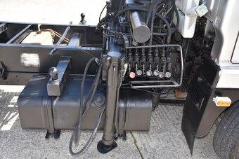 Nissan Cabstar trojstranný vyklápač s hydraulickou rukou - 12