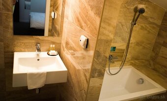 🏢 Na predaj: Apartmánové poschodie – centrum Komárna - 12