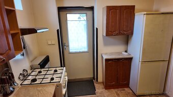 Rodinný dom s možnosťou prerábania v Bake - 12