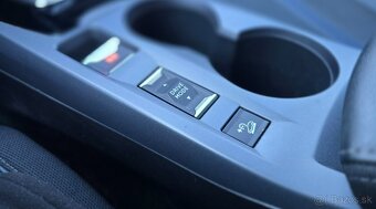 Peugeot 2008 1.2 96kw Allure AT 8 stupňová 70000km - 12