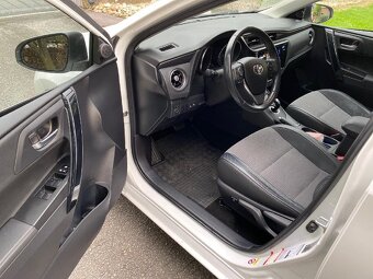 Toyota Auris 1.8i HYBRID, rok 12/2018, naj.92xxx km - 12