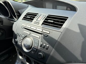 Mazda 3 1.6 DOHC Hatchback - 12
