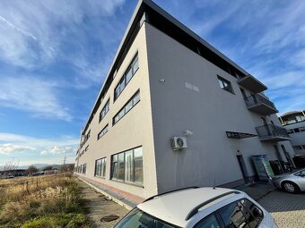 Prenájom 200m2 obchodných priestorov, prízemie Living centra - 12